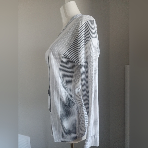 Button down blouse - Picture 8 of 11